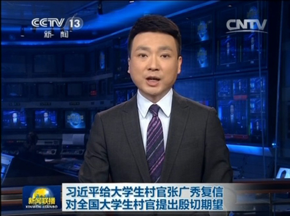 詹姆斯磨练惊艳全场!大秀单臂暴扣激励现场震撼(詹姆斯单臂抡扣)